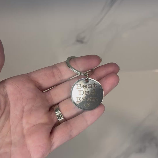 Best Dad Ever keychain with heart detail on silver ring, video.