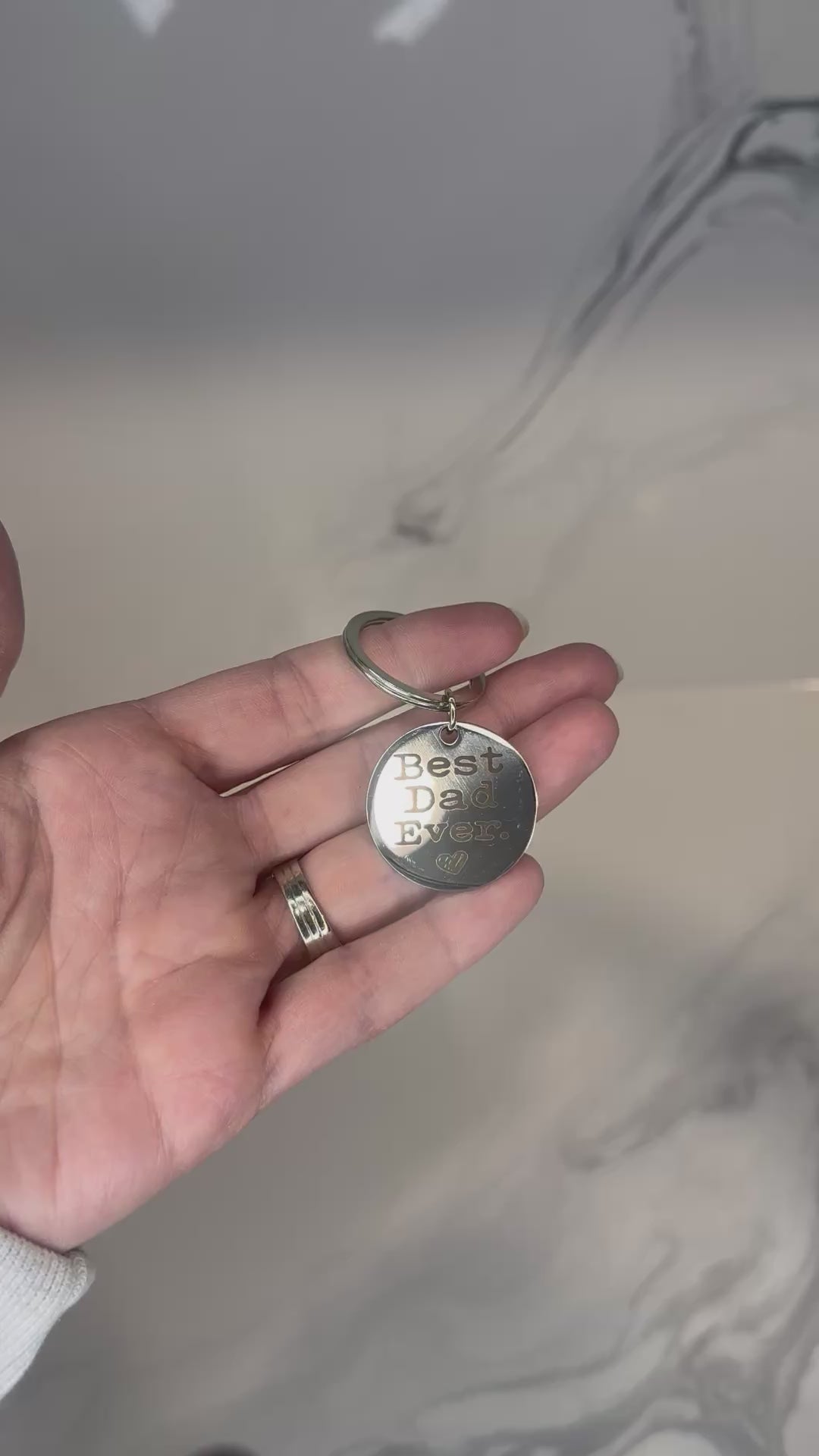Best Dad Ever keychain with heart detail on silver ring, video.